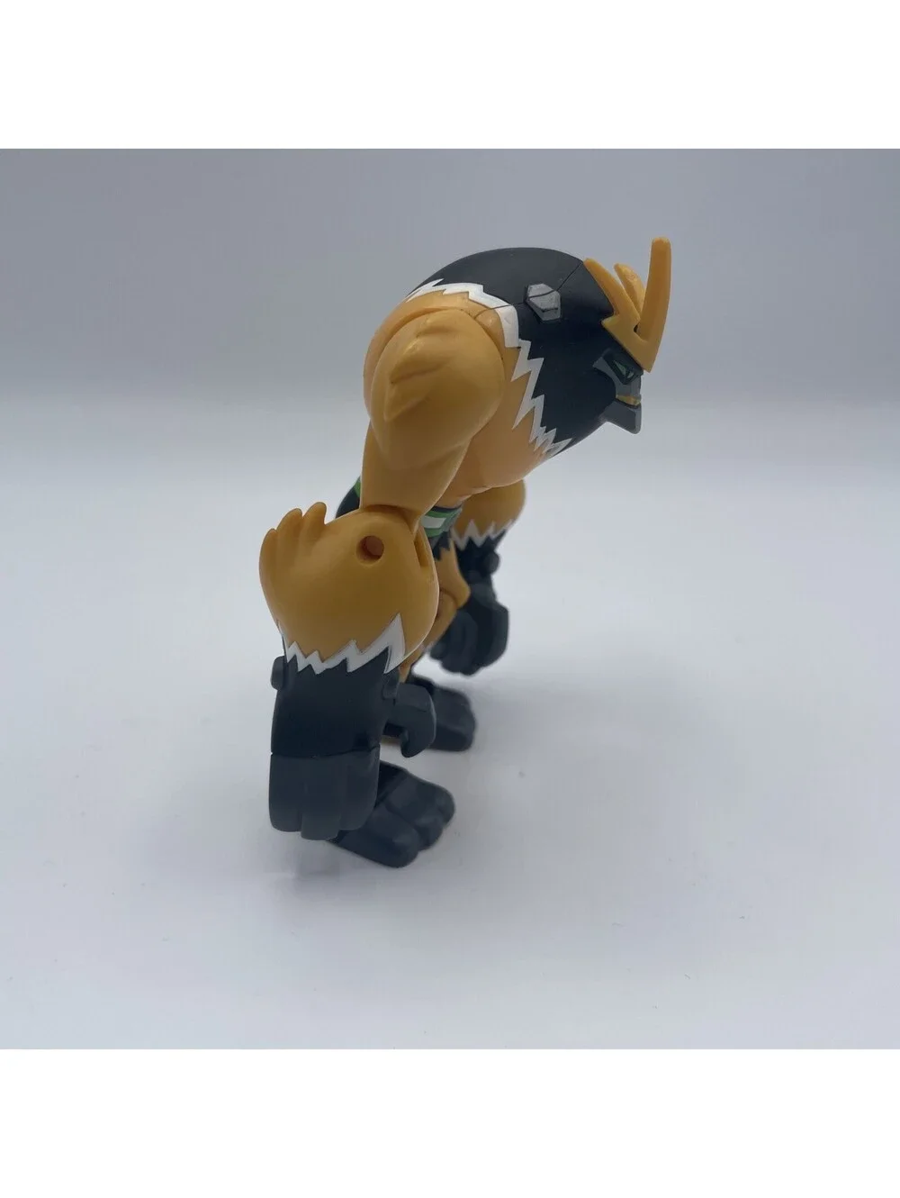 Ben 10 Omniverse Shocksquatch 4
